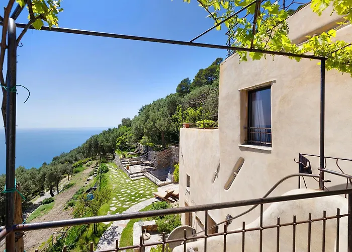 Bricco Agroturismo *